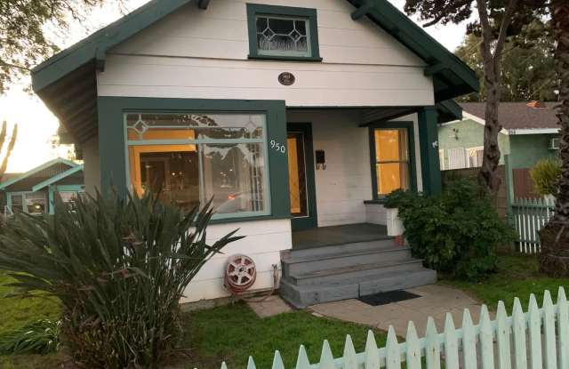 Historic 2 Bedroom Craftsman home in wonderful Long Beach Neighborhood - 950 North Loma Vista Drive, Long Beach, CA 90813