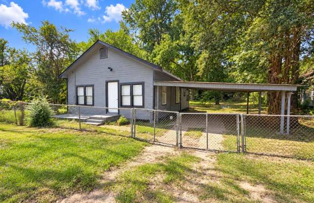 Refreshed 3-Bedroom Silsbee Home on About One-Third of an Acre Gallery 1