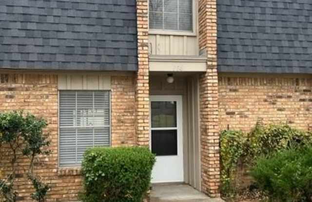 114 Meadow View Drive - 114 Meadow View Drive, Cleburne, TX 76033