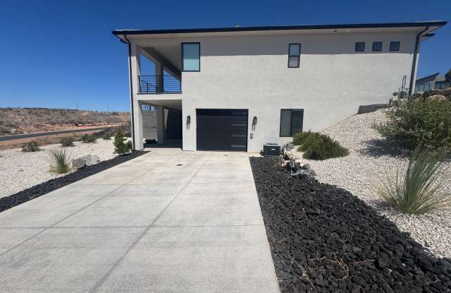 Beautiful 3 Bed, 3 Bath Home – All Utilities  Internet Included! photos photos