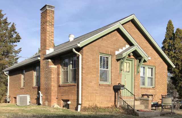 402 S Eagleson - 3bed/1 bath - Walking distance to campus! photos photos