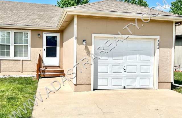 Spacious Gardner Duplex-Available NOW!! - 758 Redwood Street, Gardner, KS 66030