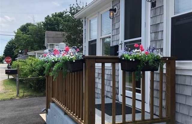 108 Ormerod Avenue - 108 Ormerod Avenue, Newport County, RI 02871