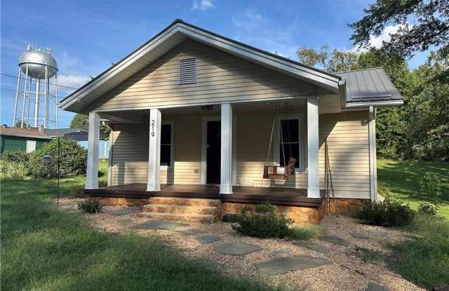 219 Highland Avenue Gallery 1