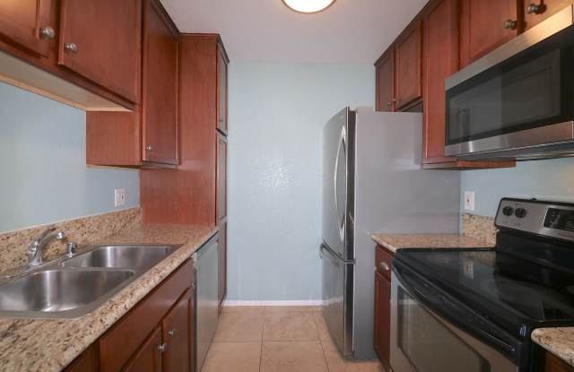 2nd floor 2 bed/ 2 bath condo in North Park/ Normal Heights! 1 car garage, driveway, WD in unit Gallery 3