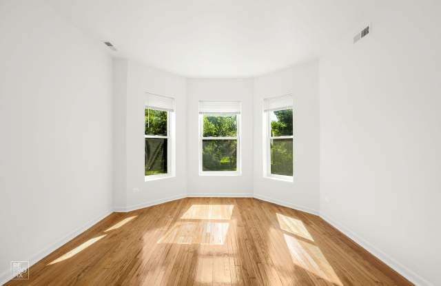 5718 S Wabash Gallery 4
