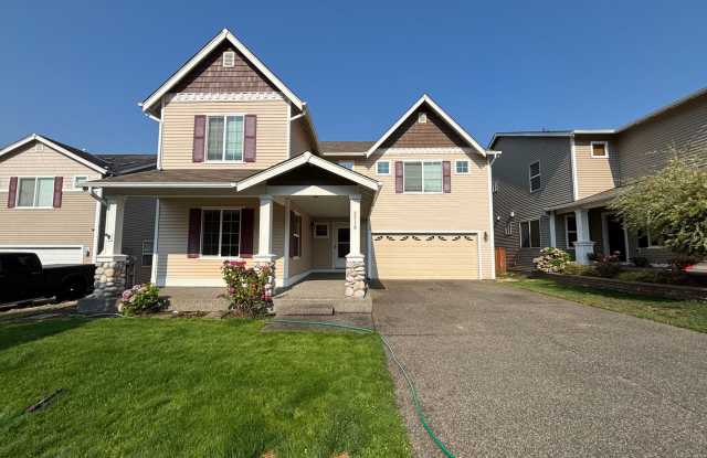 4 BR, 2.5 Bath + Loft DuPont Home Gallery 1