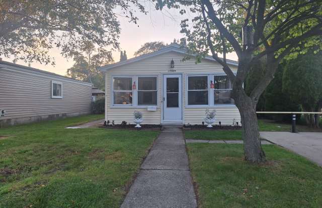 Charming 3 bedroom Roseville ranch Gallery 1