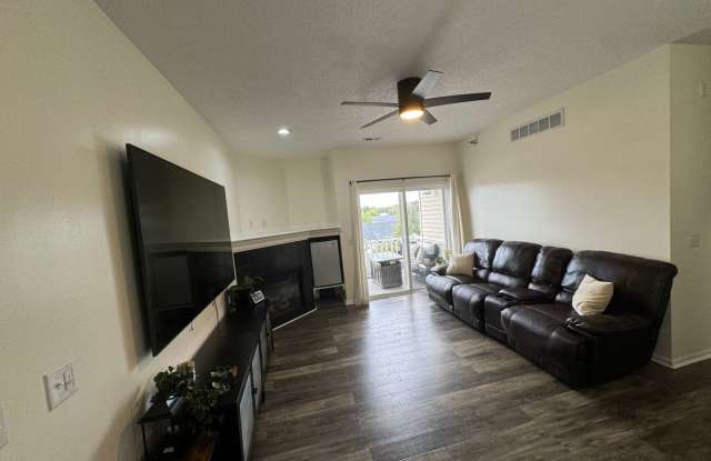 Charming 3 Bed 2 Bath Condo for Rent photos photos