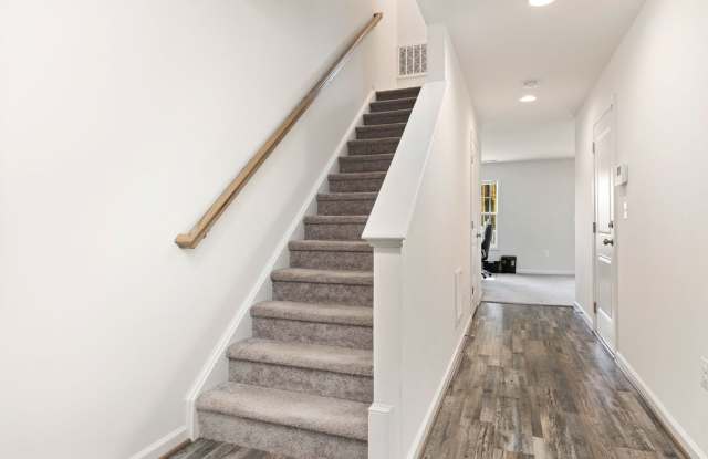 Beautiful, Like New 3 Bedroom Townhome in Waynesboro Available NOW! Gallery 4