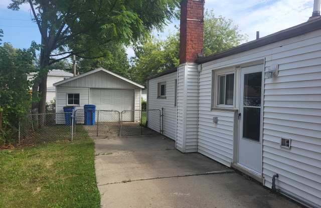4967 Mckinley St Gallery 2