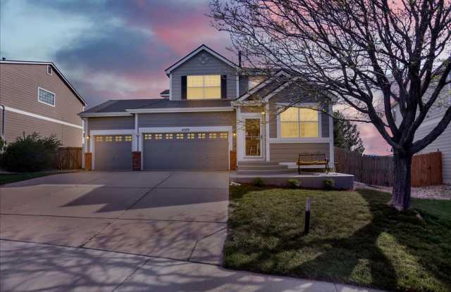 STUNNING 3 Bedroom House in Very Desirable Neighborhood. photos photos