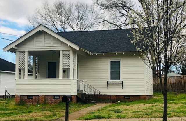 This cute Bungalow Home has nice size rooms, with hardwood floors, Heat/Air, 2 BD, 1 full BA, located in Pacific Mills which is convenient to Spartanburg, Greer, and Greenville. Driveway is in the back of the house. Gallery 1