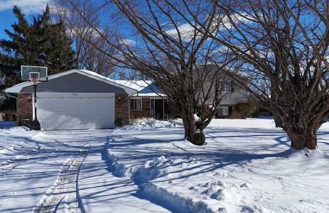 Spacious 5-Bedroom Family Home photos photos