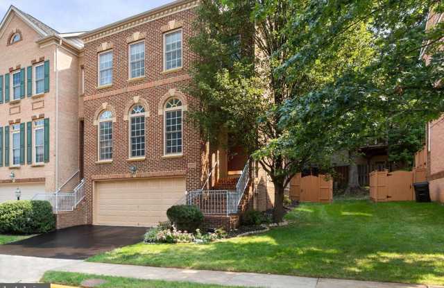 12477 ROSE PATH CIRCLE - 12477 Rose Path Circle, Fair Oaks, VA 22033