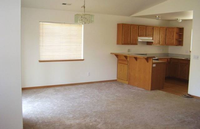 Spacious 3 Bedroom Ranch Home on Corner Lot – 98682 photos photos