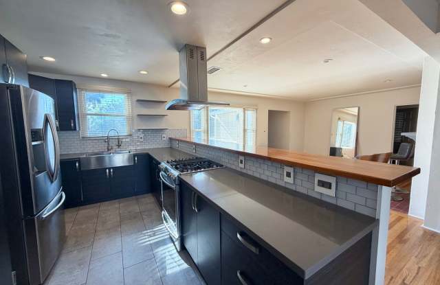 Talmadge Retreat – 3BD/2BA with Pool and Solar Gallery 4