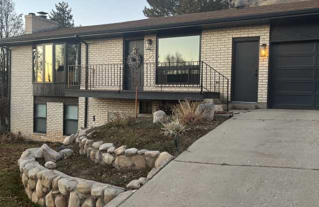 18 N 1540 E photos photos