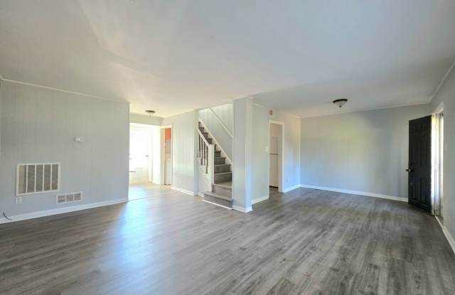 3 bed-1 Bath Available Now! Gallery 1
