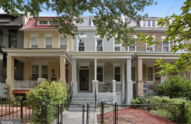 952 SHEPHERD ST NW #LOWER LEVEL - 952 Shepherd Street Northwest, Washington, DC 20011