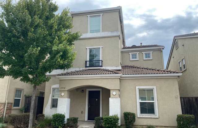 Spacious Three Story, Four Bedroom / 3.5 Bathroom home in Gated Community - 1516 Cat Tail Drive, Stockton, CA 95204
