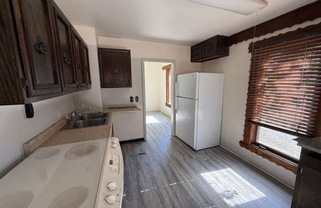 3 Bedroom- Walking distance to Mud Lake Gallery 4