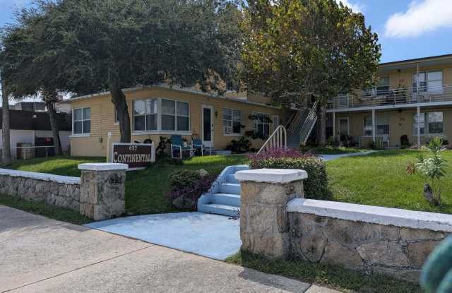 637 N Oleander Avenue Gallery 2
