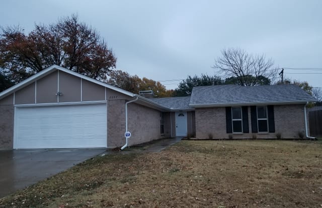 2207 Lavon Creek Ln - 2207 Lavon Creek Lane, Arlington, TX 76006