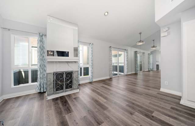 Seawind Upper Unit with Vaulted Ceilings and Loft photos photos