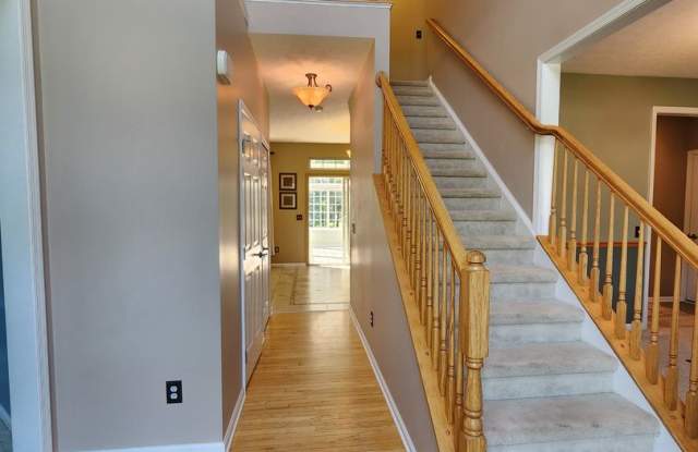 Gorgeous 4 Bedroom Home For Rent in Avon Gallery 3