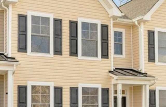 Two story townhouse w/ 3 bedrooms,2.5 baths photos photos