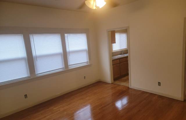 1635 South Burnside Avenue Gallery 3