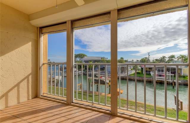 175 116TH AVENUE - 175 116th Avenue, Treasure Island, FL 33706