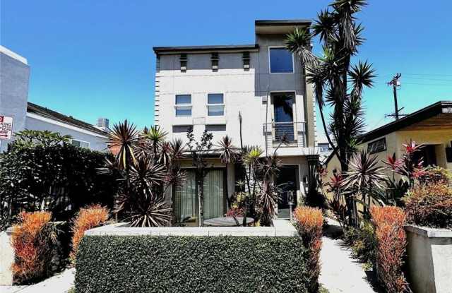 1826 W Balboa Boulevard photos photos