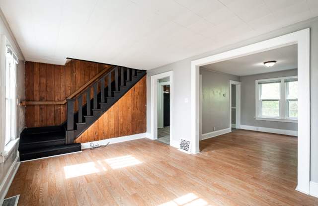 Walk to Lake Michigan from this Kenosha TownHome! Gallery 4