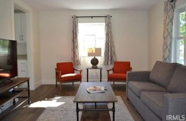 124 N Bryan Avenue Gallery 3