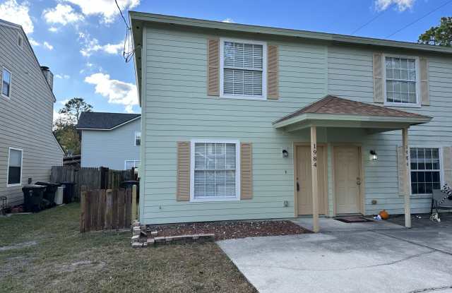 1984 MARY Street photos photos