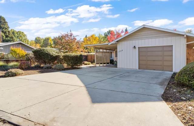 East Medford 3 Bedroom 2 Bathroom photos photos