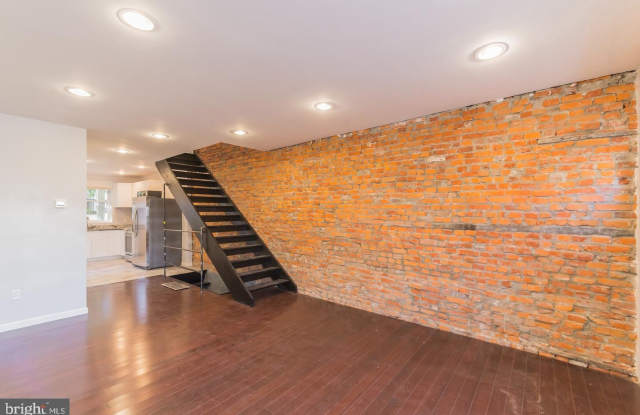 2124 SEARS STREET Gallery 2