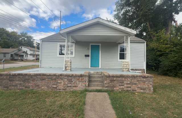 2 Bedroom, 1 Bath Home with Detached 1 Car Garage Gallery 1