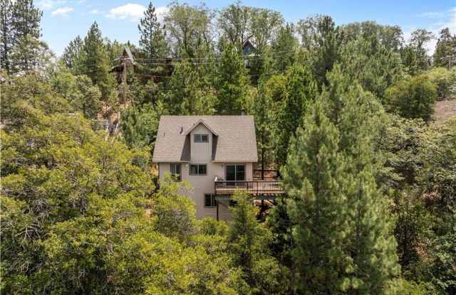 Wonderful Chalet Style Home with amazing Mountains Views Gallery 3