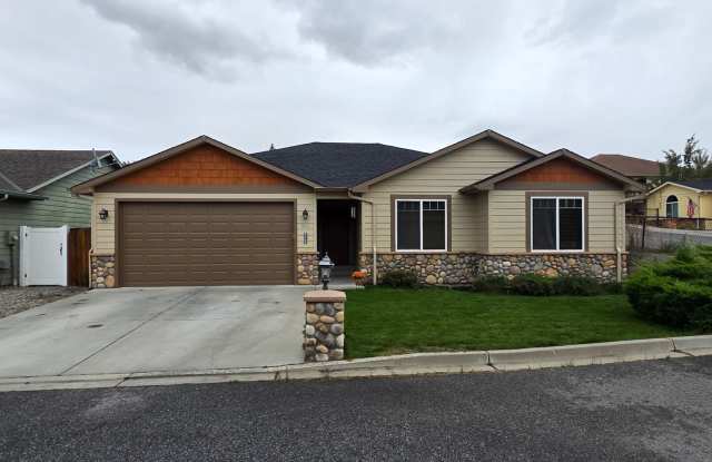 Beautiful Home available Now Gallery 1