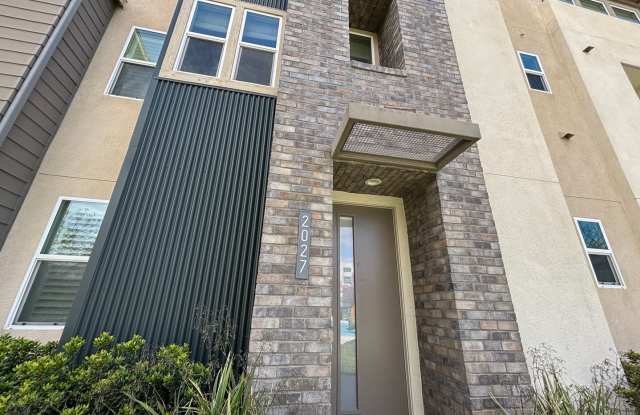 Updated 4 Bedroom 3.5 bath Condo located in a secure HOA photos photos