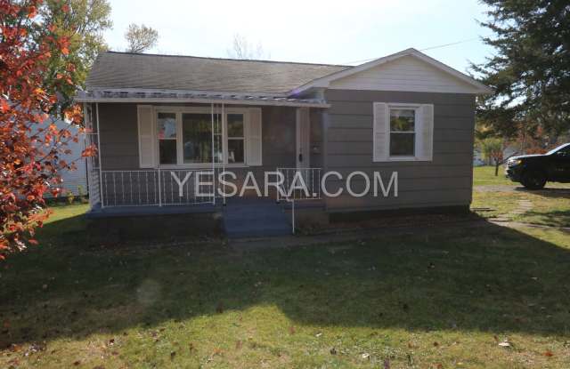 2 Bedroom 1 Bath House - 2711 Flint Hills Drive, Burlington, IA 52601