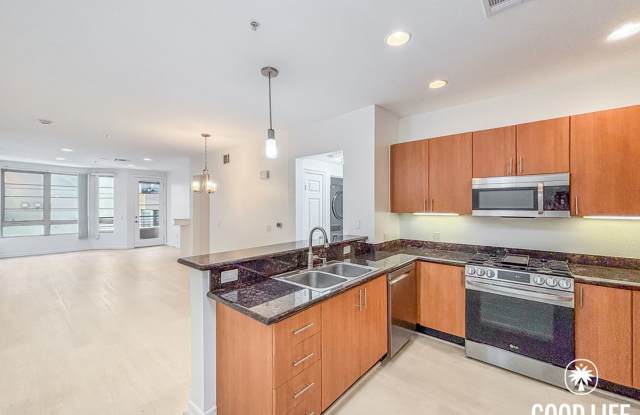 SD: Bright 2BD/2BA Condo in Downtown San Diego with Covered Balcony, Community Gym & In-Unit Laundry Gallery 4