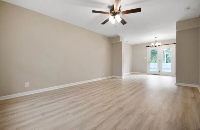 Pet Friendly Three Bedroom! Gallery 4