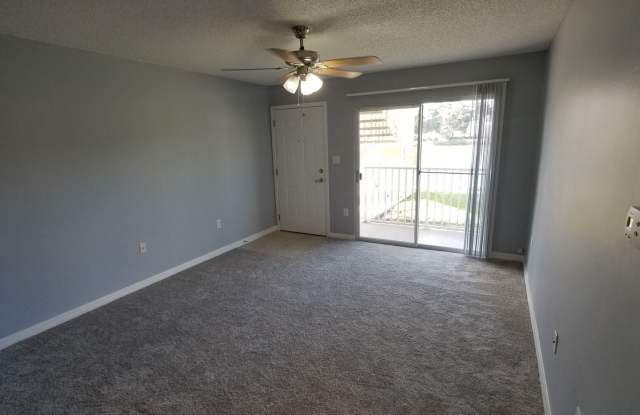 215 Lake Brook Cir #107 Gallery 3
