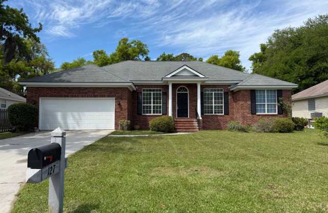 Charming Wilmington Island Rental – Minutes from the Beach and Downtown! photos photos