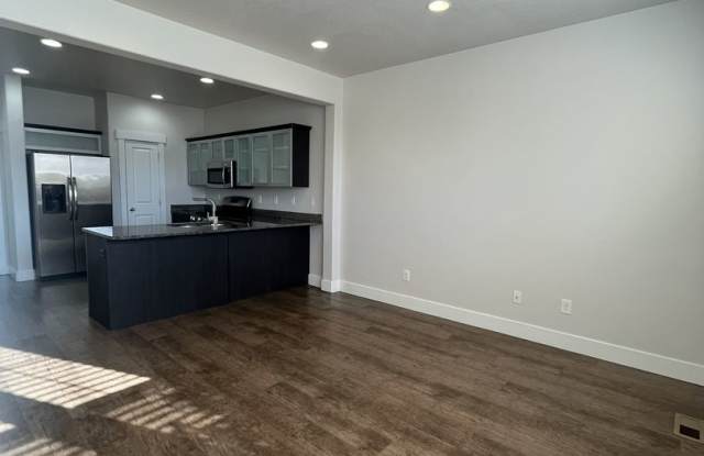 Pre-Lease for 2 WEEKS FREE- 3 Bed, 2.5 Bath Townhome in Pleasant Grove photos photos