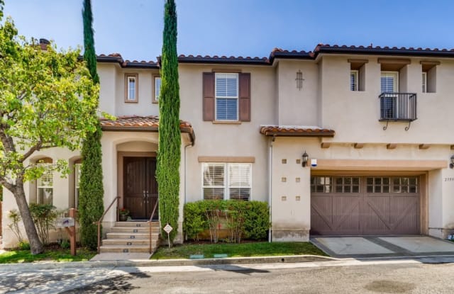 2759 Hollyview Court - 2759 North Hollyview Court, Los Angeles, CA 90068